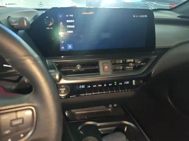 Lexus UX — Фото автомобиля 12