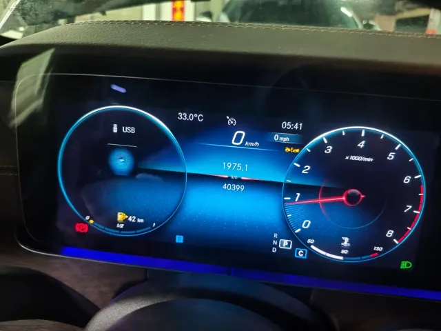 Mercedes-Benz E-Class — Фото автомобиля 4