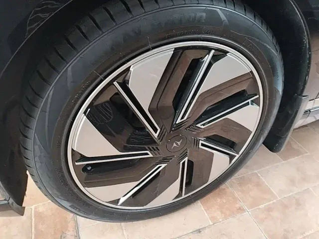Dongfeng Yipai eπ008 2024 210Max Range Extender 6-Seater — Фото автомобиля 22