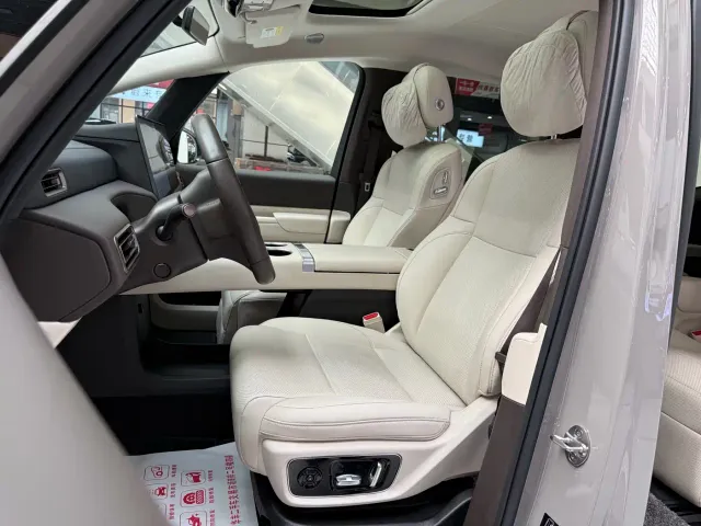 Li Auto MEGA — Фото автомобиля 15