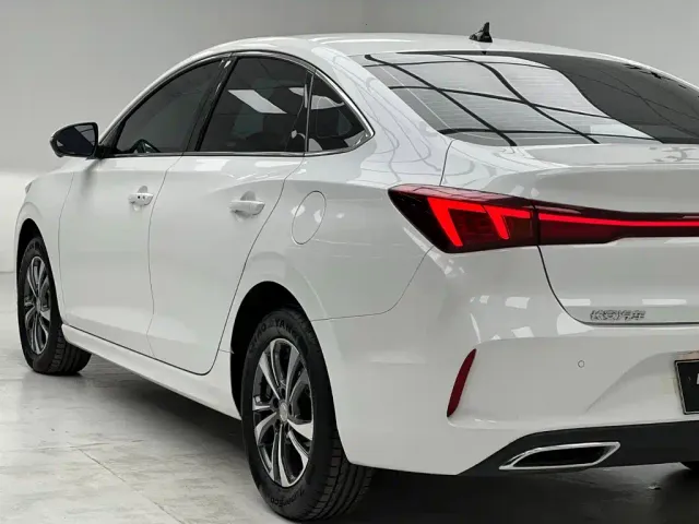Changan Eado — Фото автомобиля 10