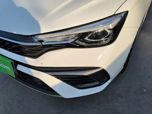 Roewe i5 — Фото автомобиля 23