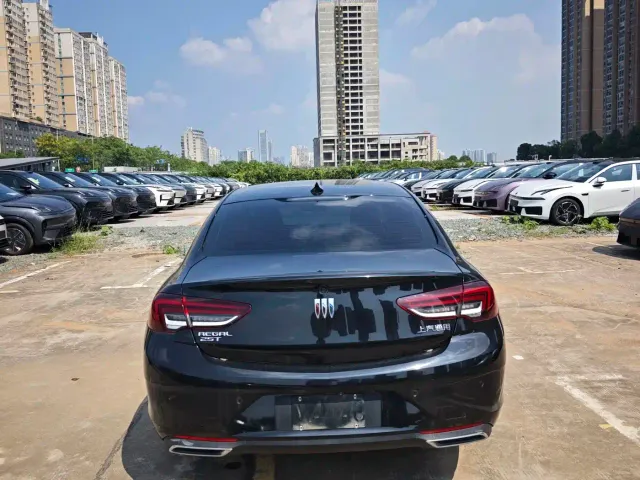 Buick Regal — Фото автомобиля 7