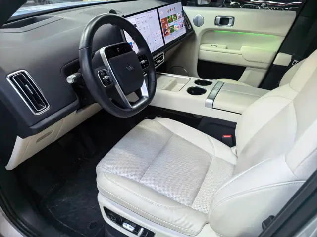 Li Auto L8 — Фото автомобиля 6