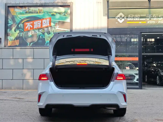 Honda Inspire Hybrid — Фото автомобиля 8