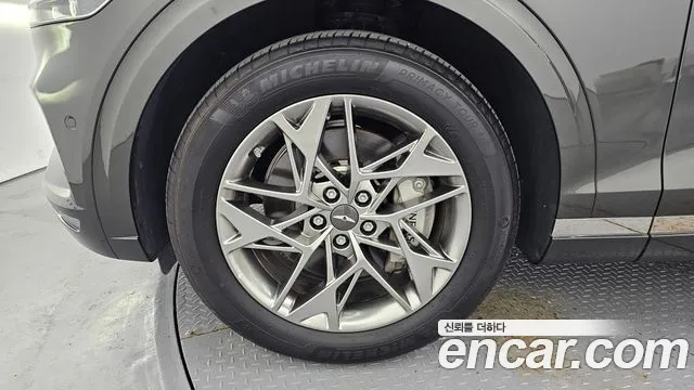 Genesis GV70 2.5T Бензин 2WD — Фото автомобиля 4