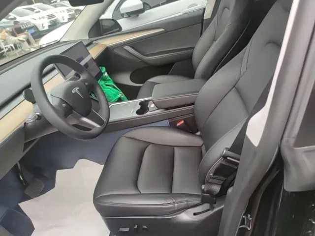 Tesla Model Y — Фото автомобиля 14