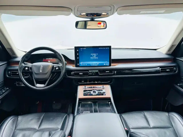 Lincoln Aviator — Фото автомобиля 18