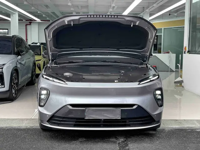 Nio ES8 — Фото автомобиля 15