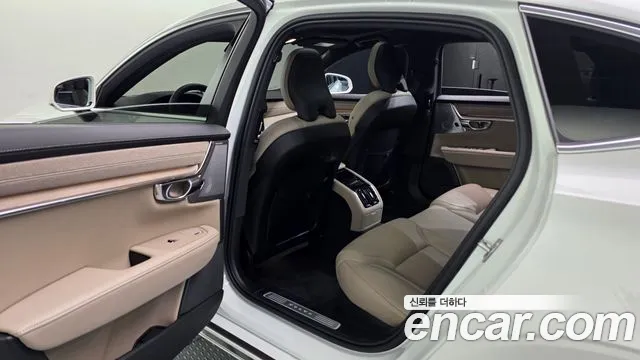 Volvo S90 — Фото автомобиля 26