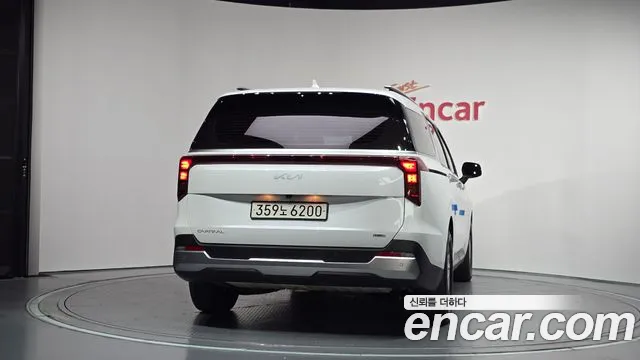 Kia Carnival — Фото автомобиля 4