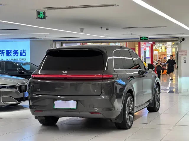 Li Auto L8 — Фото автомобиля 5