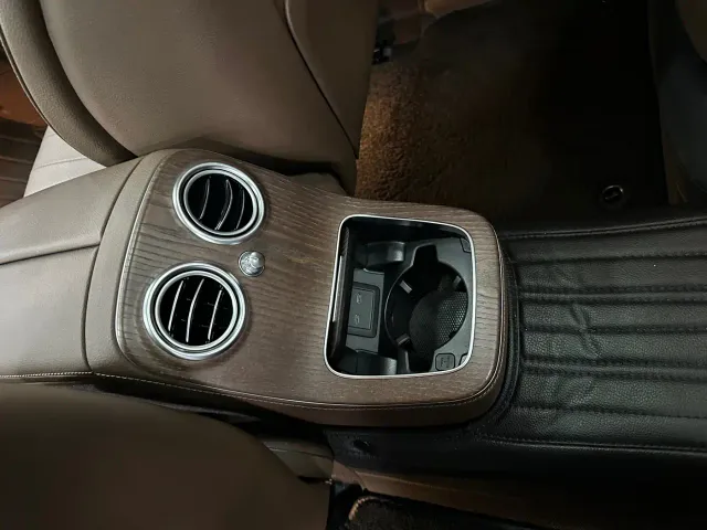 Mercedes-Benz E-Class — Фото автомобиля 14