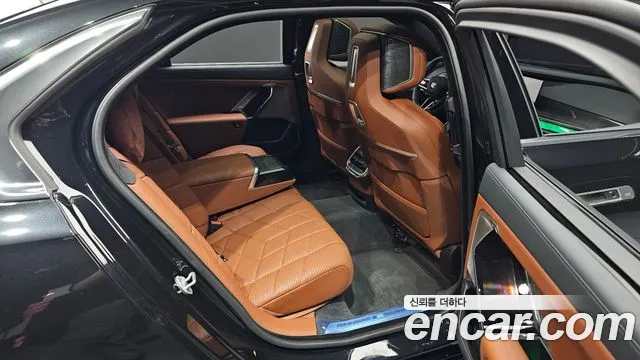 BMW 7 Series G70 — Фото автомобиля 11
