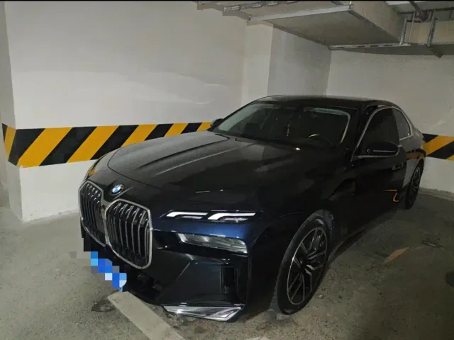 Фотография автомобиля — BMW 7 Series