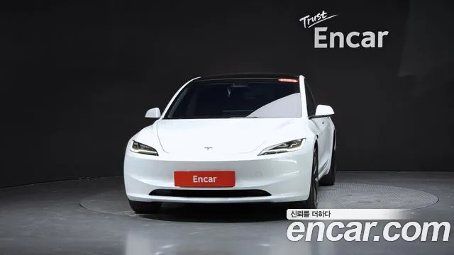 Tesla Model 3 — Фото автомобиля 3