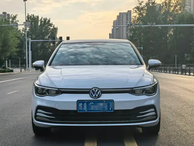 Volkswagen Golf — Фото автомобиля 3