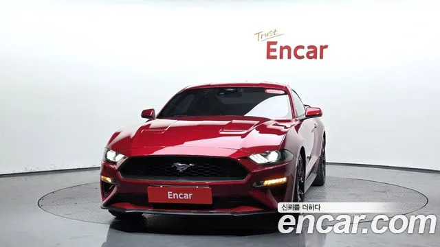 Ford Mustang — Фото автомобиля 3