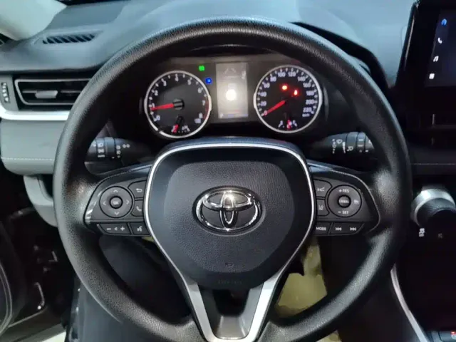 Toyota RAV4 — Фото автомобиля 10