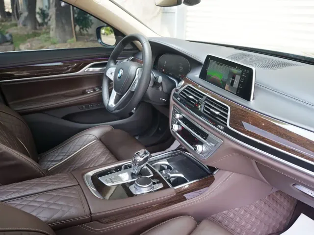 BMW 7 Series — Фото автомобиля 14