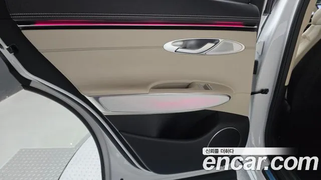 Genesis GV70 — Фото автомобиля 14