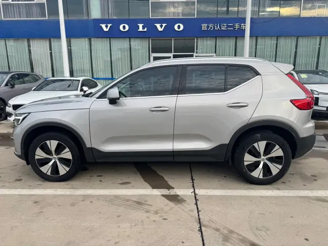 Volvo XC40 — Фото автомобиля 11