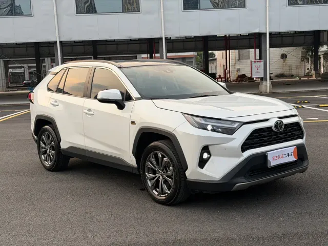 Toyota RAV4 — Фото автомобиля 3