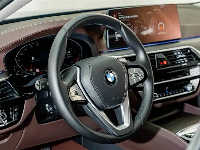 BMW 5 Series — Фото автомобиля 11