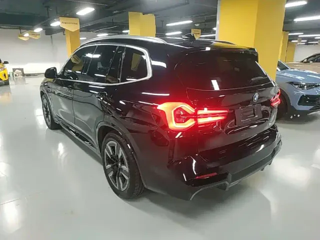 BMW BMW iX3 2022 Facelift Leading Model — Фото автомобиля 4