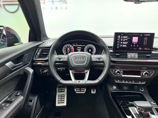 Audi SQ5 — Фото автомобиля 7