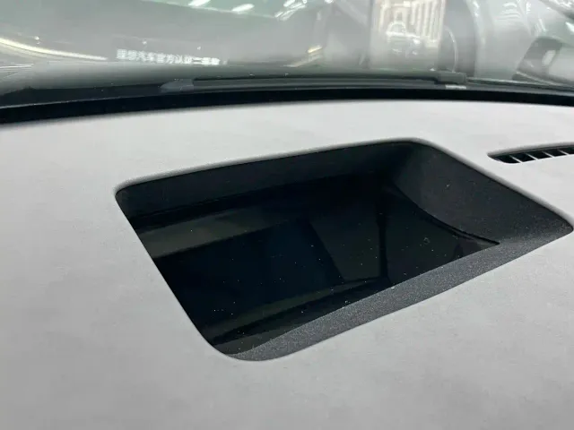 Li Auto MEGA — Фото автомобиля 10