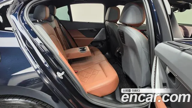 BMW 5 Series G60 — Фото автомобиля 11