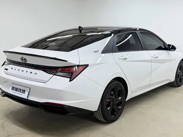 Hyundai Elantra — Фото автомобиля 5