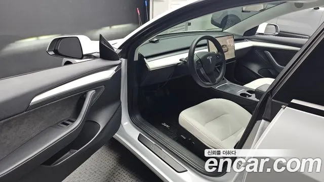 Tesla Model 3 — Фото автомобиля 14