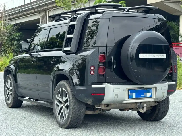 Land Rover Defender — Фото автомобиля 6