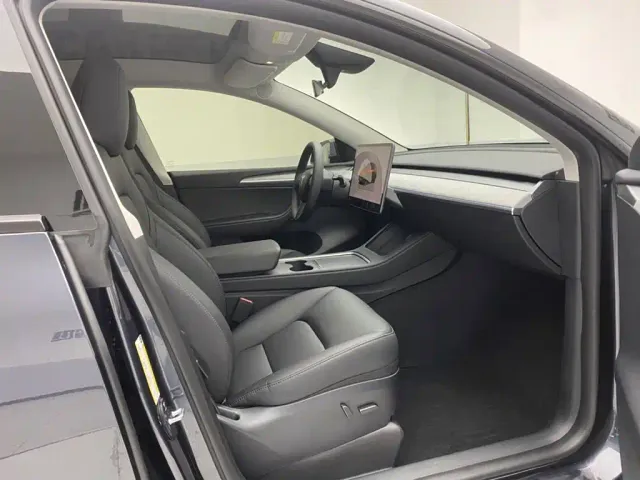 Tesla Model Y — Фото автомобиля 18