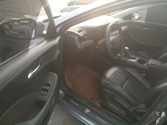 Roewe i5 — Фото автомобиля 15