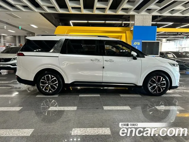 Kia Carnival Generation 4 — Фото автомобиля 20