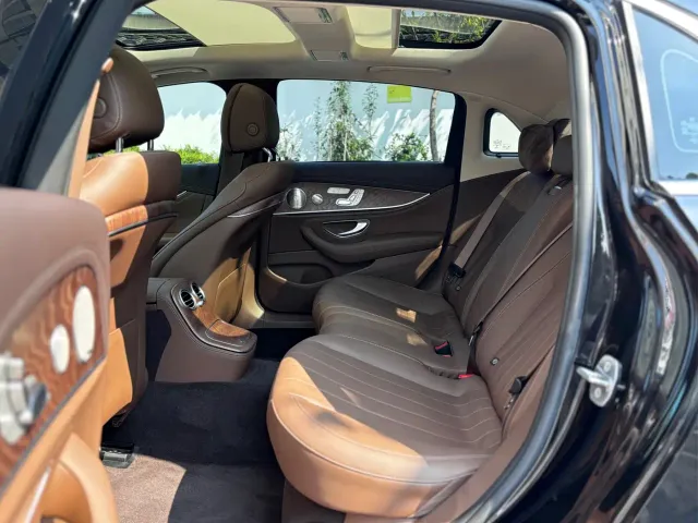 Mercedes-Benz E-Class — Фото автомобиля 12