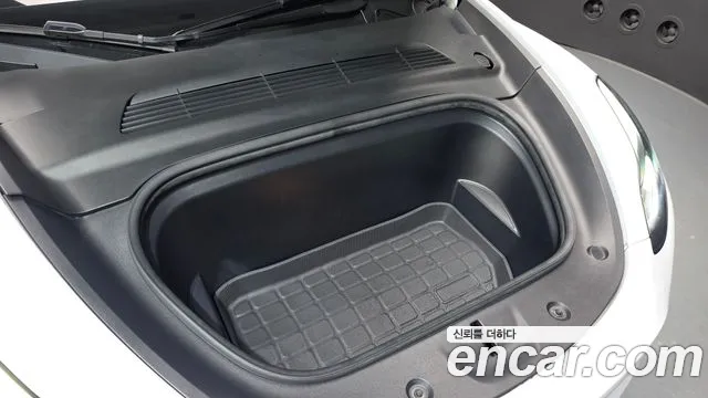 Tesla Model Y — Фото автомобиля 9