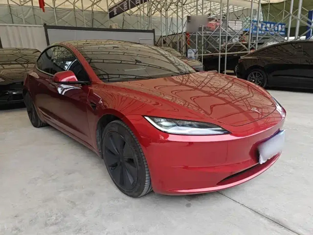 Tesla Model 3 — Фото автомобиля 3