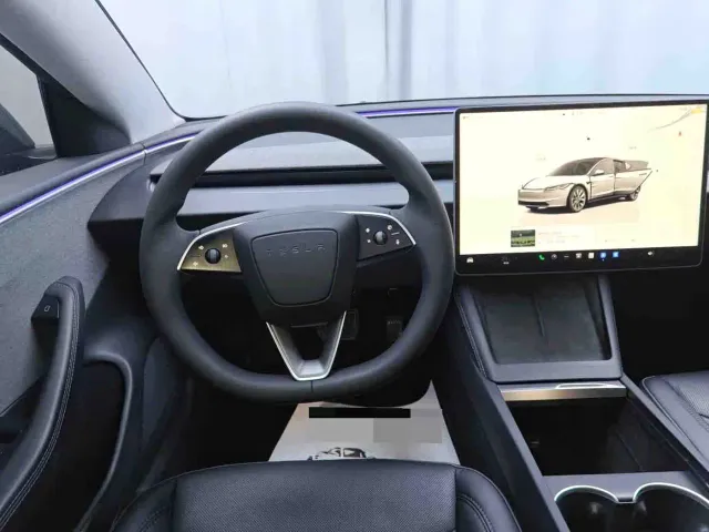 Tesla Model 3 — Фото автомобиля 7