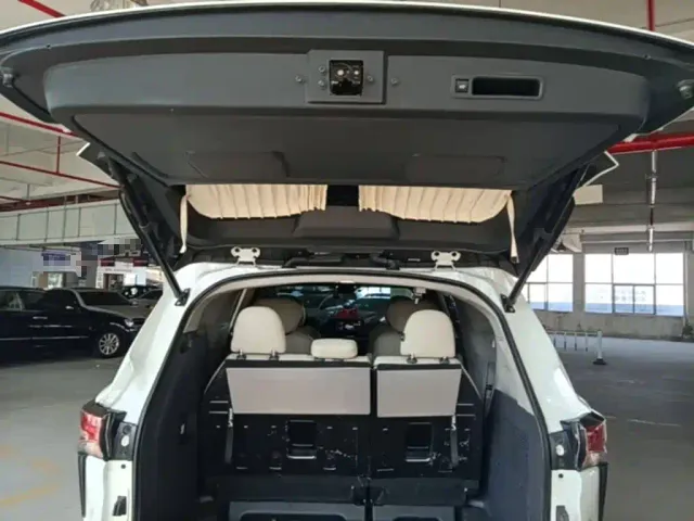 Toyota Sienna — Фото автомобиля 18