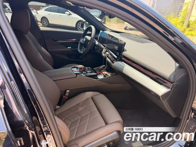 BMW 5 Series G60 — Фото автомобиля 6