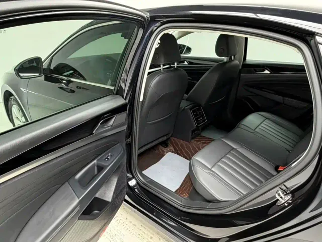 Volkswagen Passat — Фото автомобиля 15