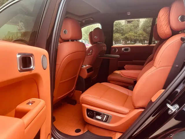 Li Auto L8 — Фото автомобиля 8