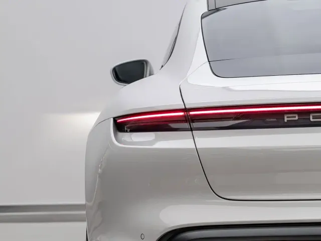 Porsche Taycan — Фото автомобиля 7