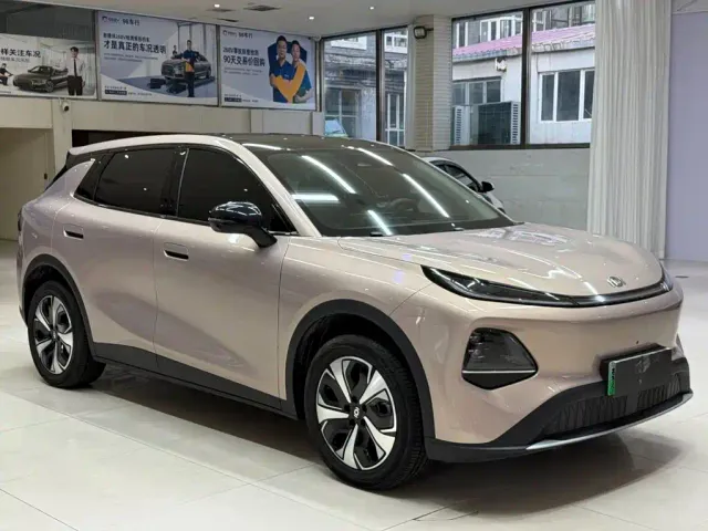 Changan Qiyuan Q05 — Фото автомобиля 3