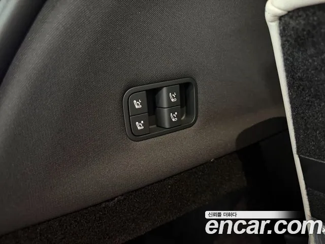 Tesla Model Y — Фото автомобиля 17