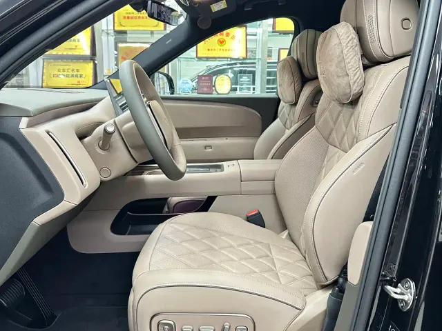Li Auto L9 — Фото автомобиля 10